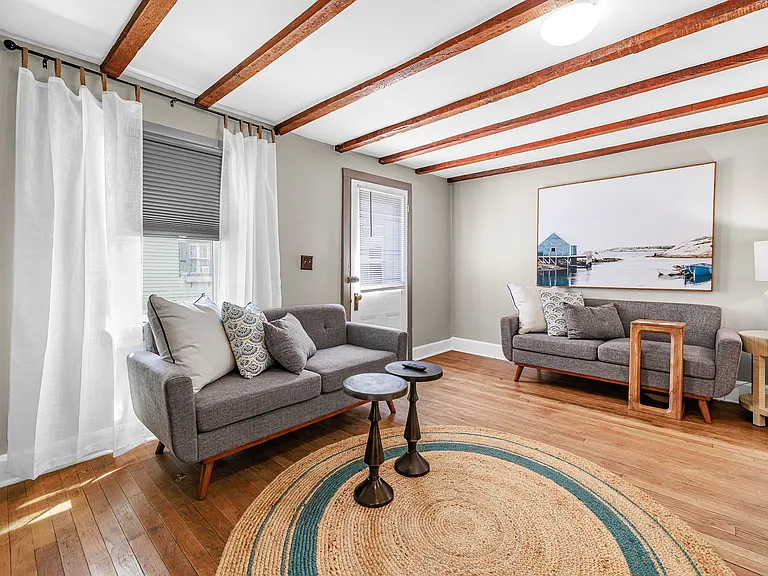 209 George St — Photo 3
