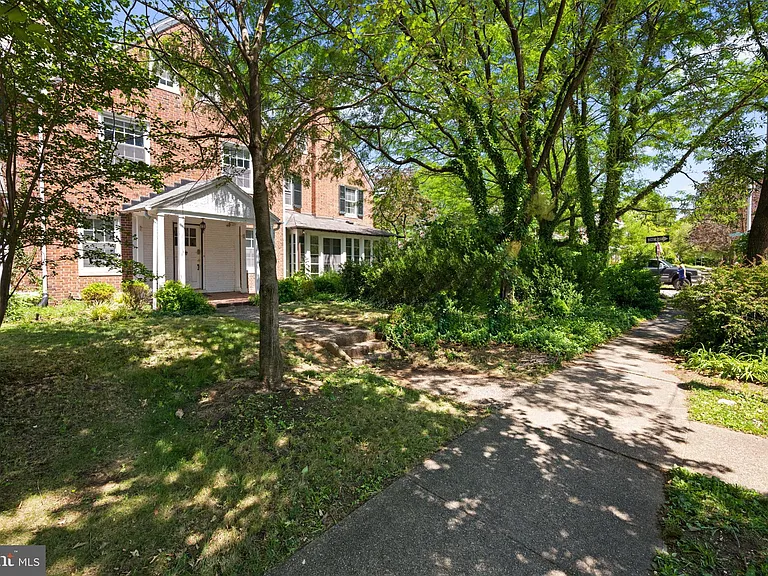 214 E University Pkwy — Photo 66