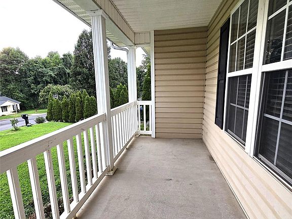 4th image of 110 Mill Creek Dr
