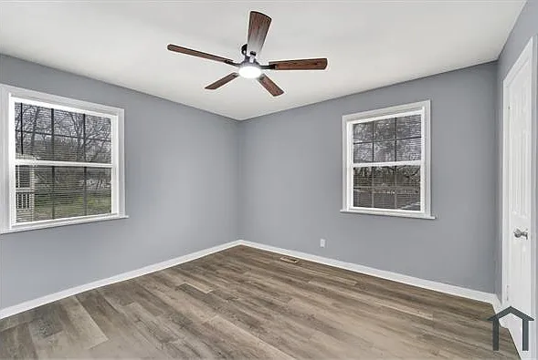 203 N Plymouth Rd NW — Photo 32