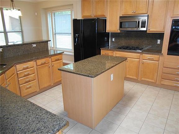 4th image of 701 Parkhaven Dr
