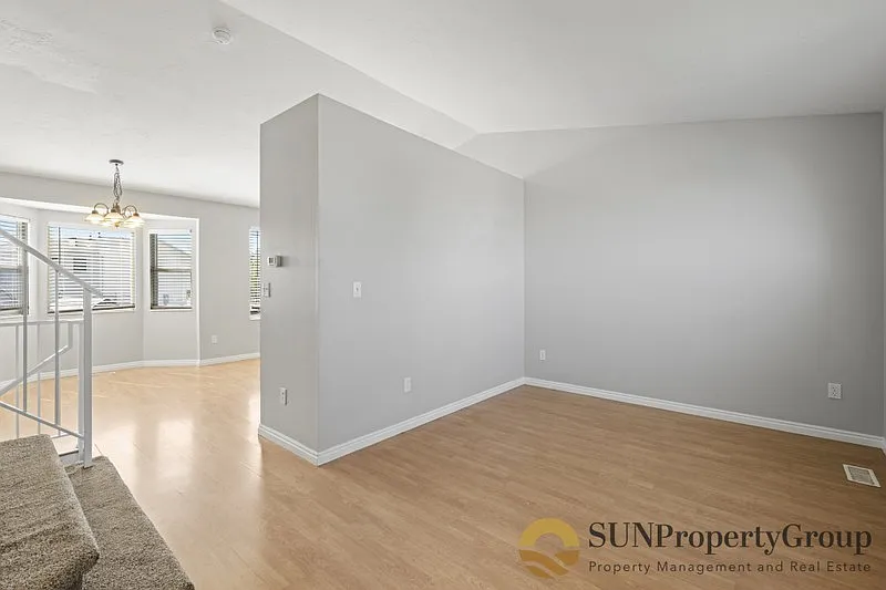 Beautiful Home In Great Roy Location! — Photo 3