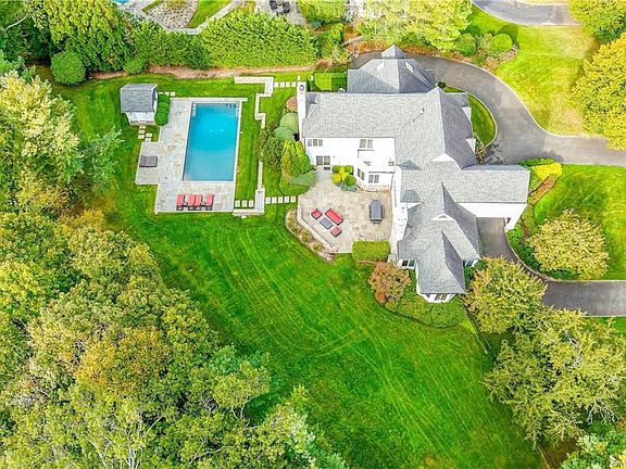 2nd image of 7 Linden Dr