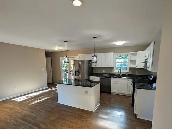 5th image of 537 Eastside Dr