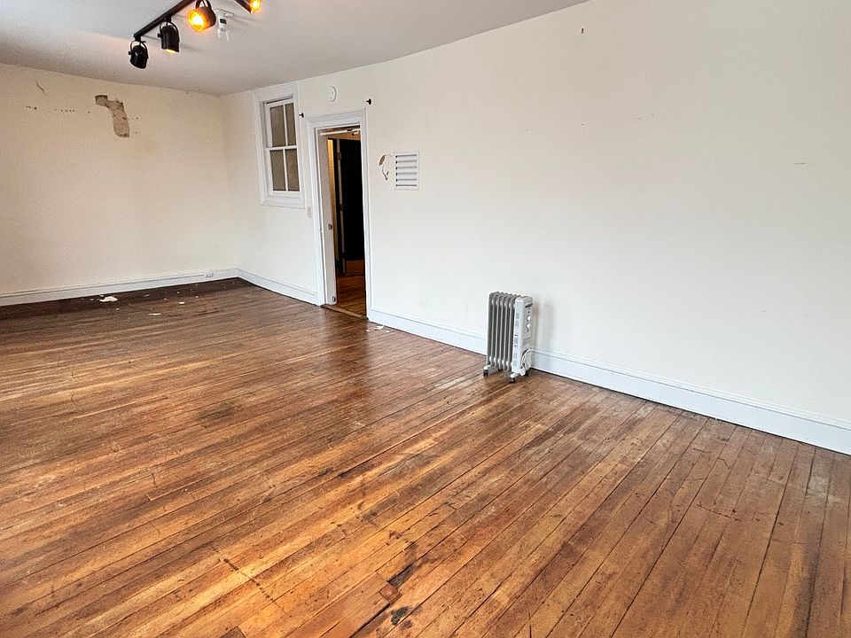 Primary Bedroom facing toward front.