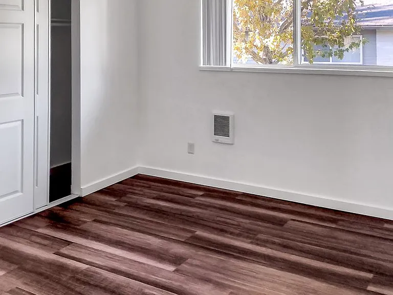 Pleasant Square Apartments — Photo 9