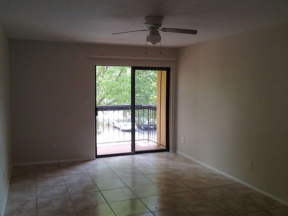 4th image of 2925 Winkler Ave APT 913