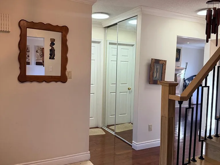 209 Bassett Blvd — Photo 3