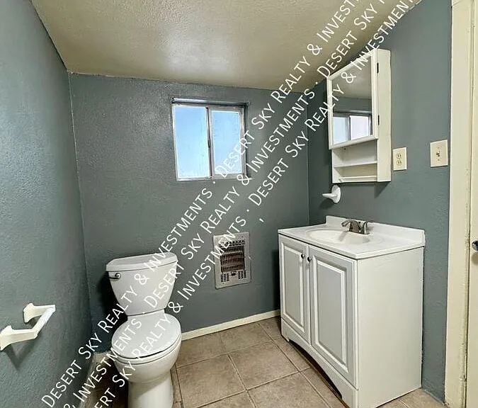 1424 S Esperanza St — Photo 19