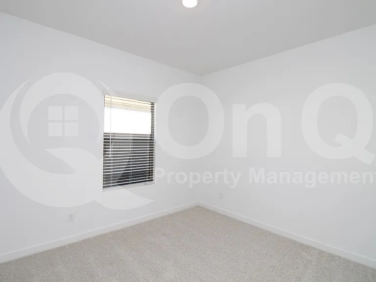 7869 N 80th Ave — Photo 13
