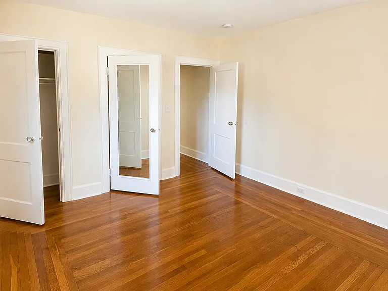 380 McKinley Ave #1 — Photo 8