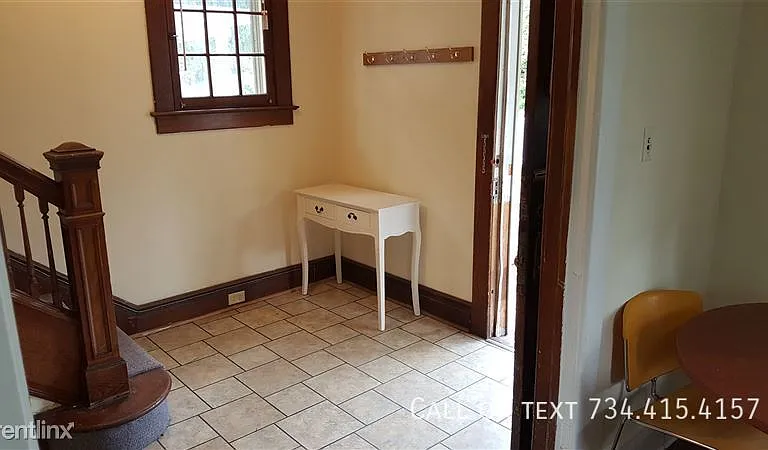 1002 Packard St — Photo 10