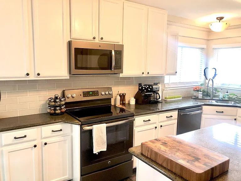1258 N Deckers Pl — Photo 17