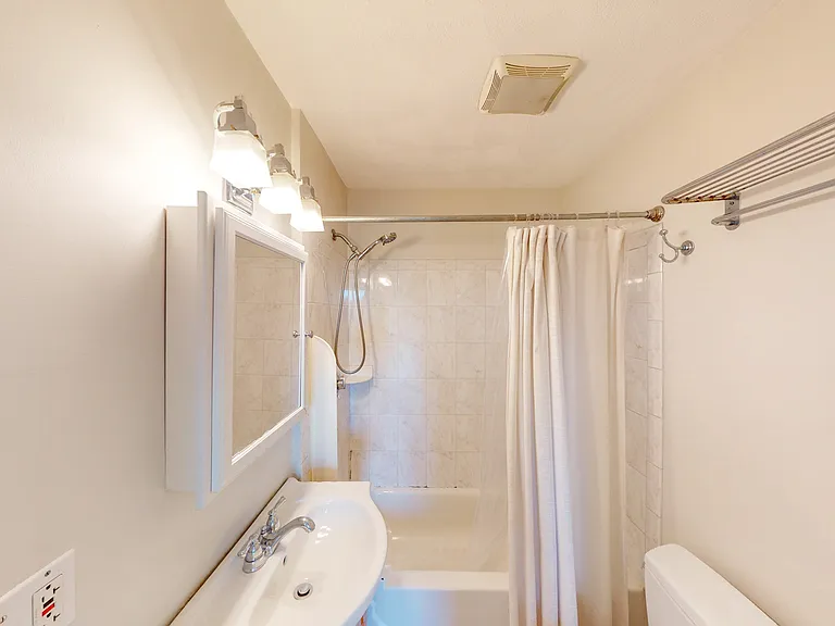 1 Henderson Ave #2 — Photo 17
