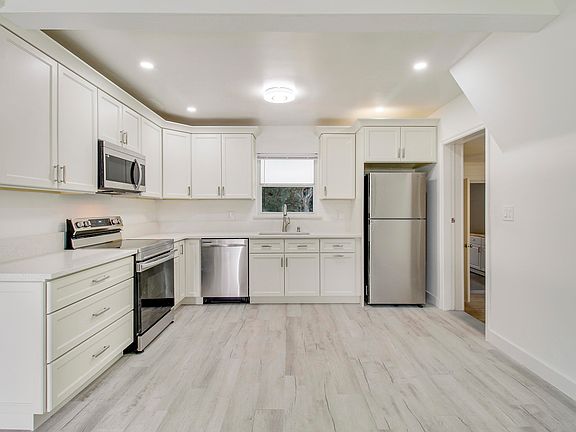 5th image of 527 Jackson Avenue