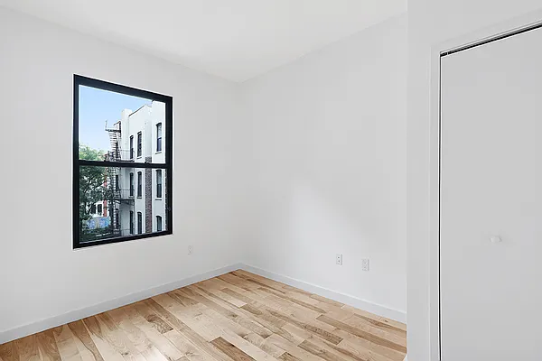 Rented by REZI | media 16