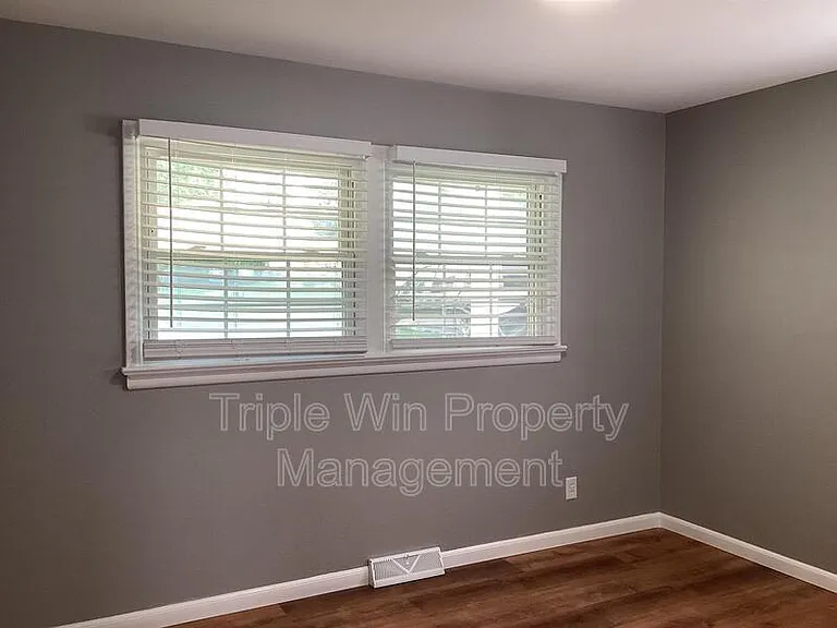 563 Apex Dr — Photo 16