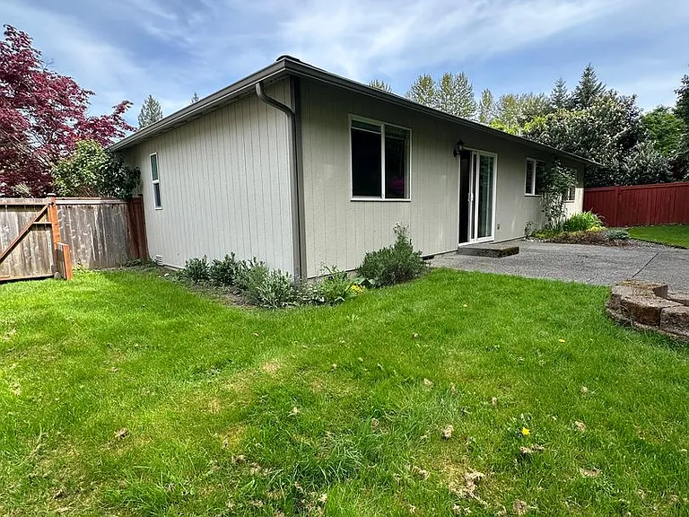 408 Saratoga St — Photo 4