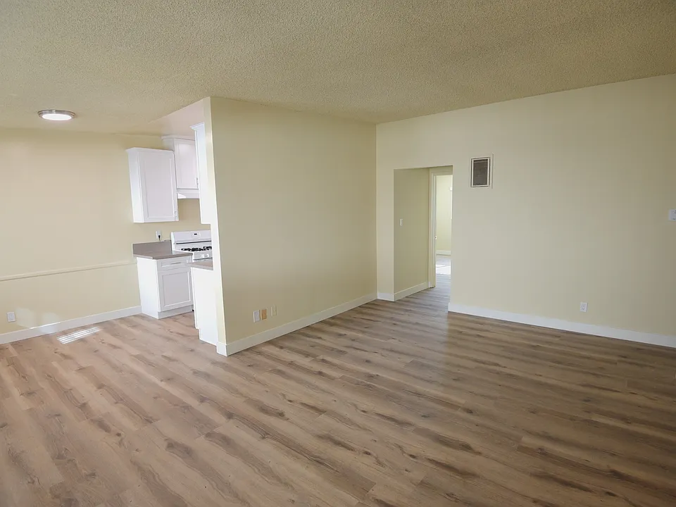 454 W Elk Ave #4