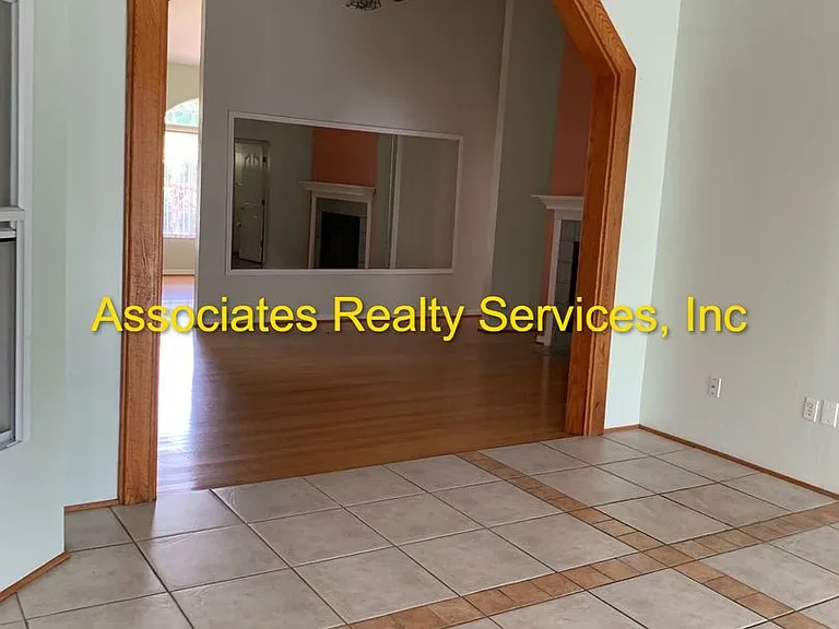 10335 NW 13th Ln — Photo 12