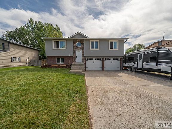 2nd image of 810 Coachman Dr