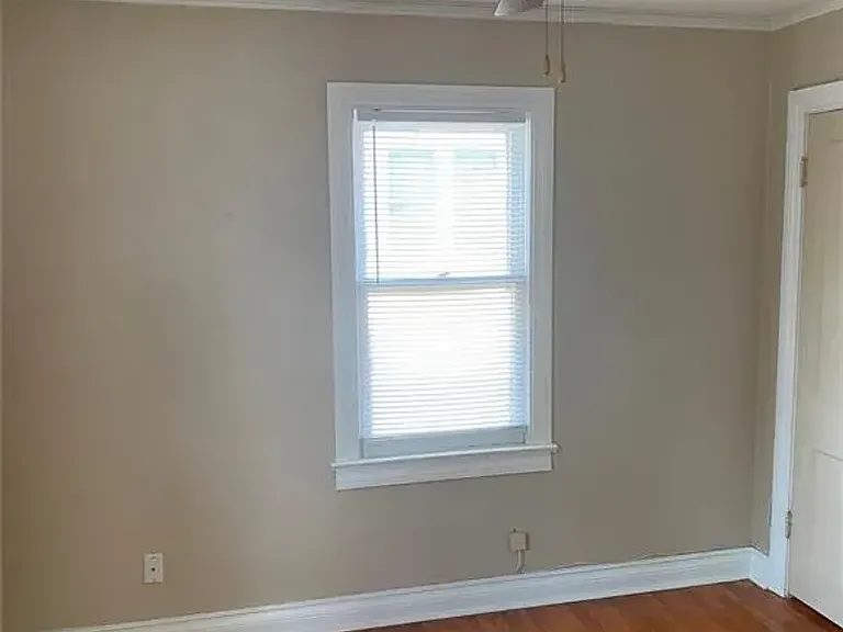 325 E Duffy St — Photo 9