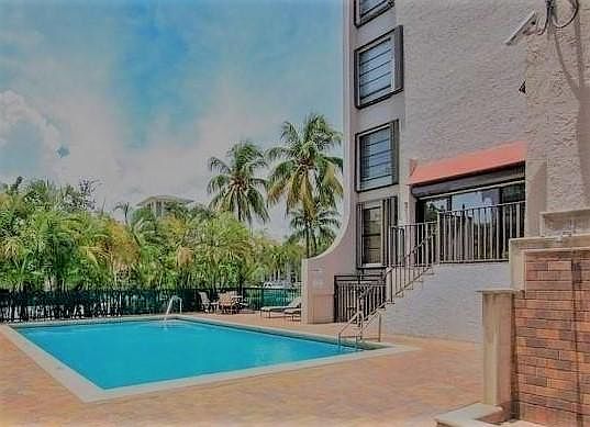1st image of 575 Crandon Blvd APT 808