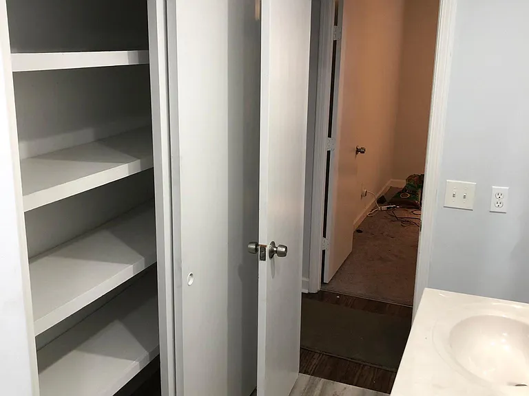 310 W Blackbeard Rd — Photo 3