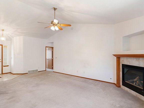 5th image of 3315 S Woodlawn Dr
