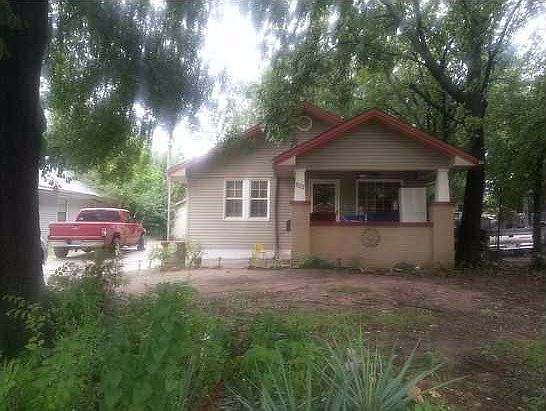 2nd image of 1122 N Park Ave