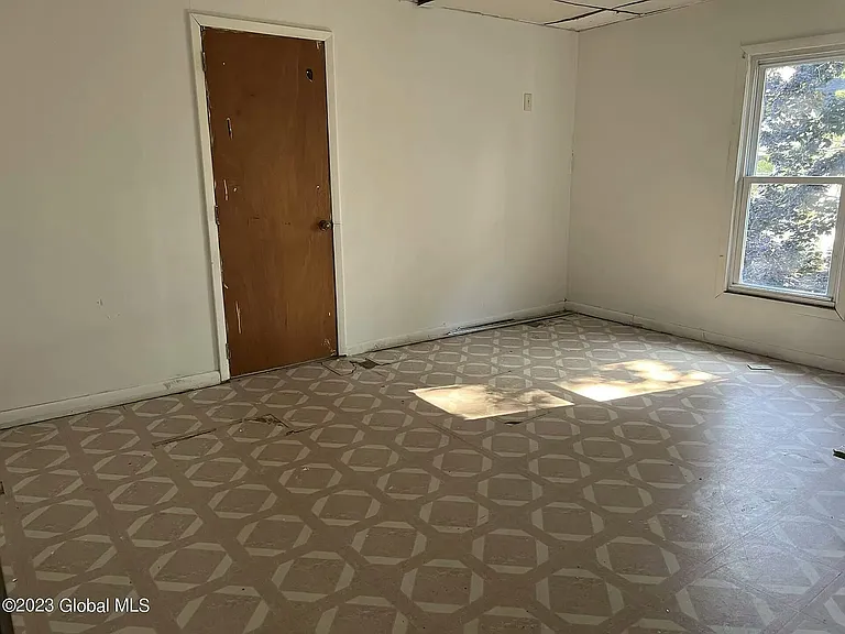 83 Prospect Ave — Photo 3