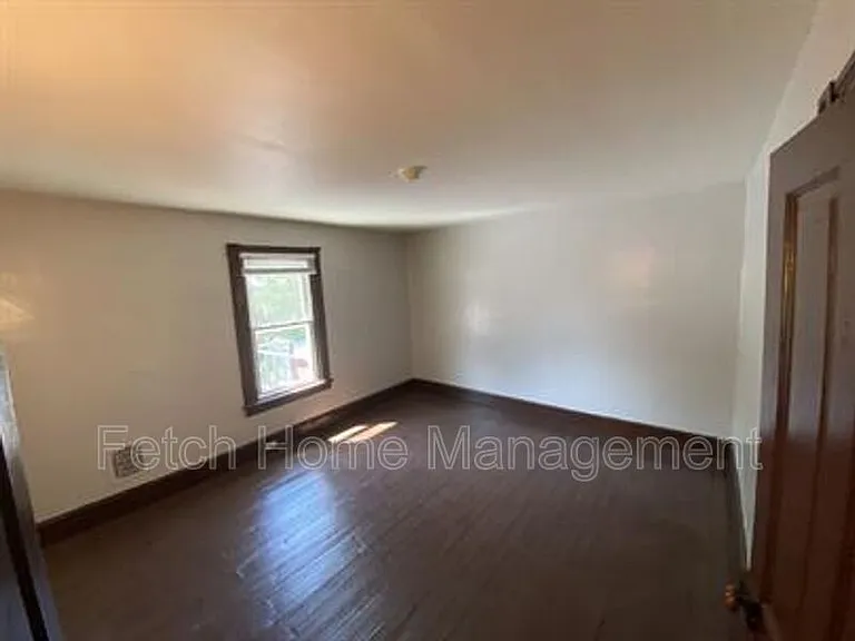 722 E King St #7 — Photo 6