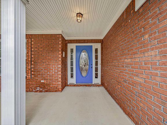 2nd image of 212 Chestnut Oak Cir