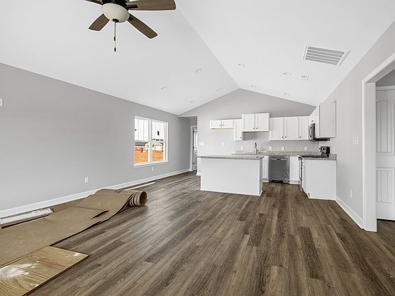 4th image of 541 Molly Parker Ln