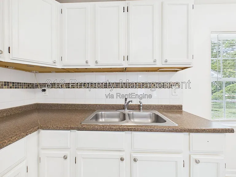 7924 Agnes Ave — Photo 10