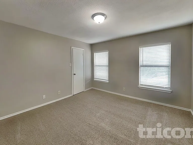 8015 Chestnut Barr Dr — Photo 13