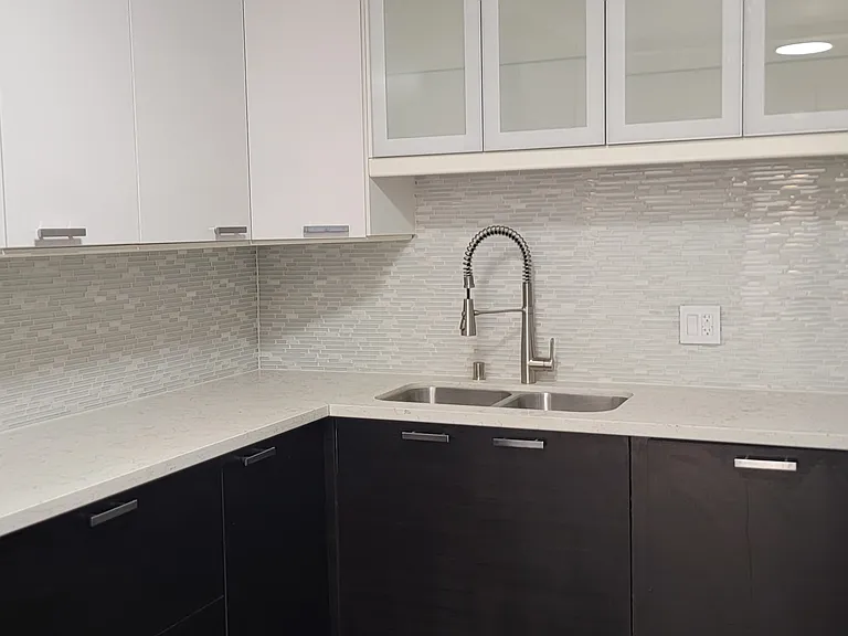 1020 Granville Ave #103 — Photo 3