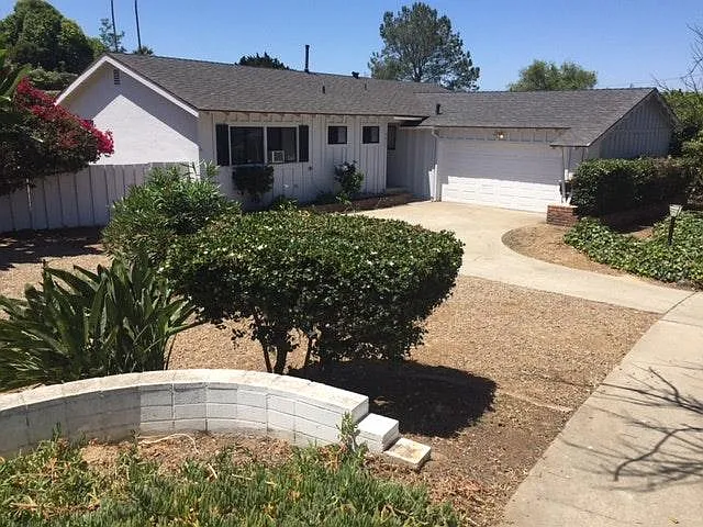 3 bed, 1300 sqft, $3,900 — Photo 2