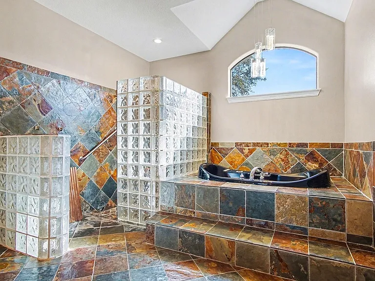 15569 Crown Oaks Dr — Photo 22