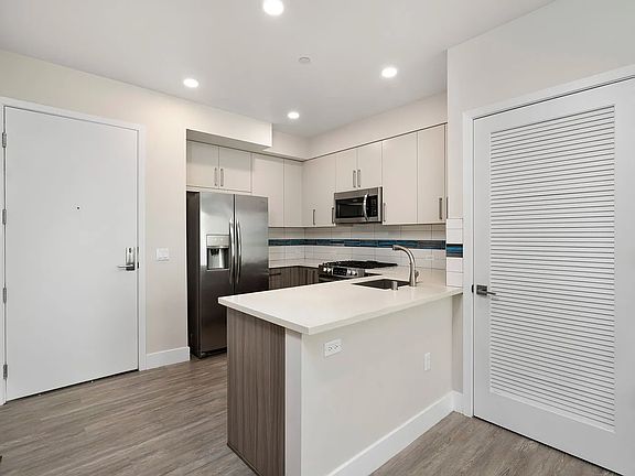 3rd image of 5551 Bonner Ave #O403
