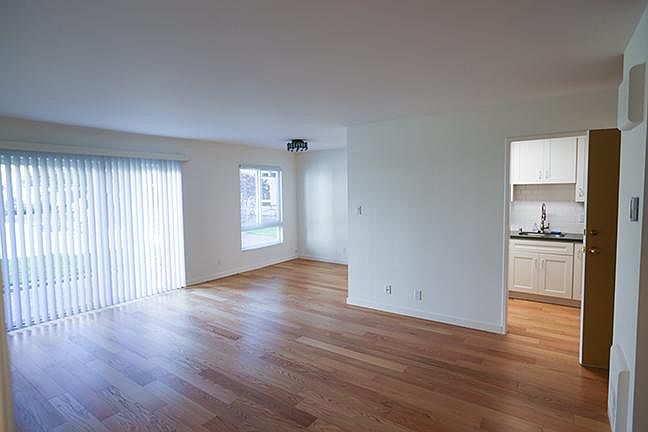 1st image of 932 Peninsula Ave APT 205