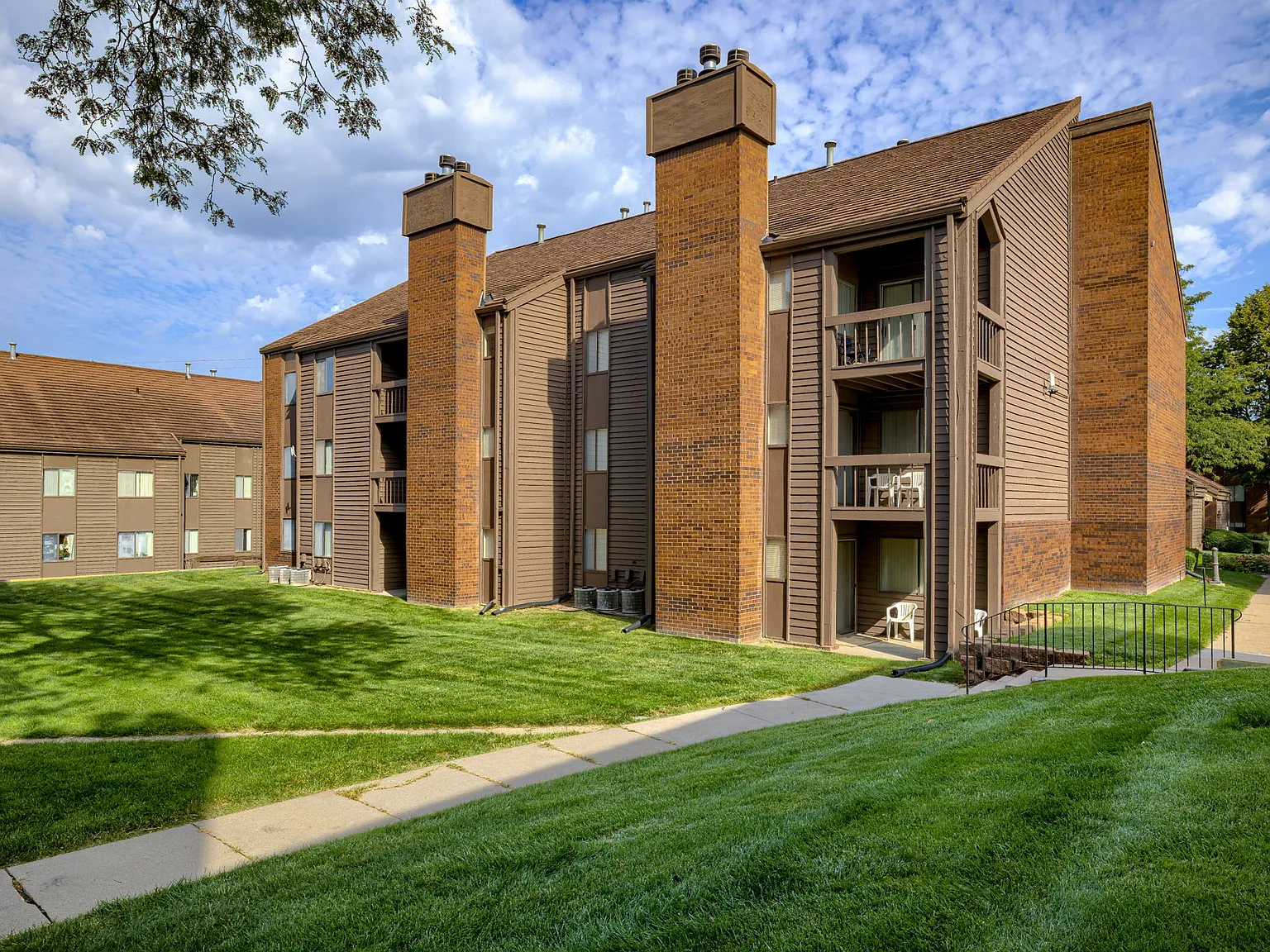 Lake Candlewood Apartments — Photo 2
