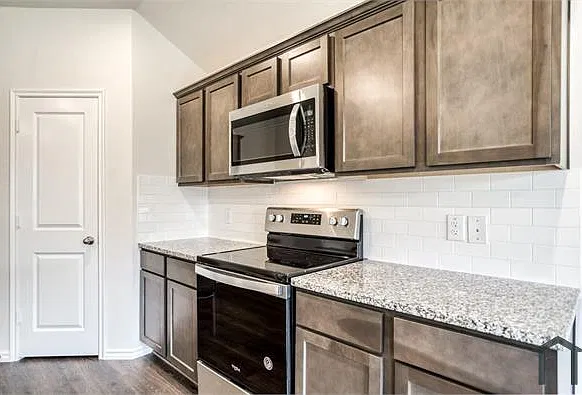 4 bed, 1702 sqft, $2,570 — Photo 4