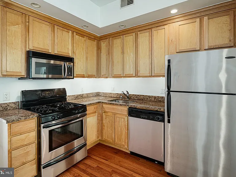 632 Pine St #2 — Photo 4