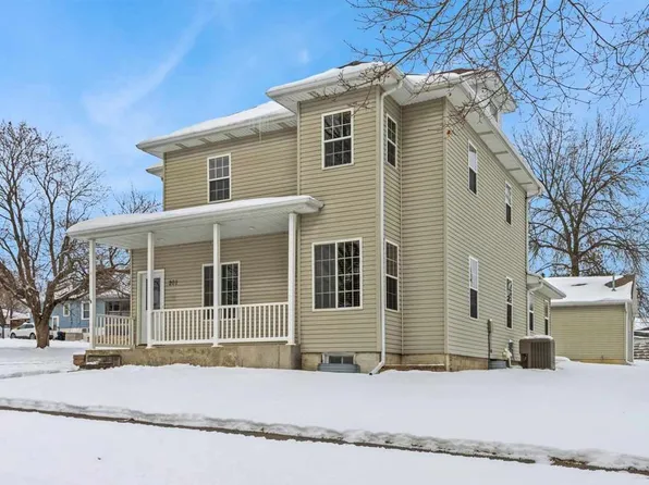 201 E Walnut St, Williamsburg, IA 52361