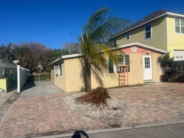 13117 4th St E, Madeira Beach, FL 33708