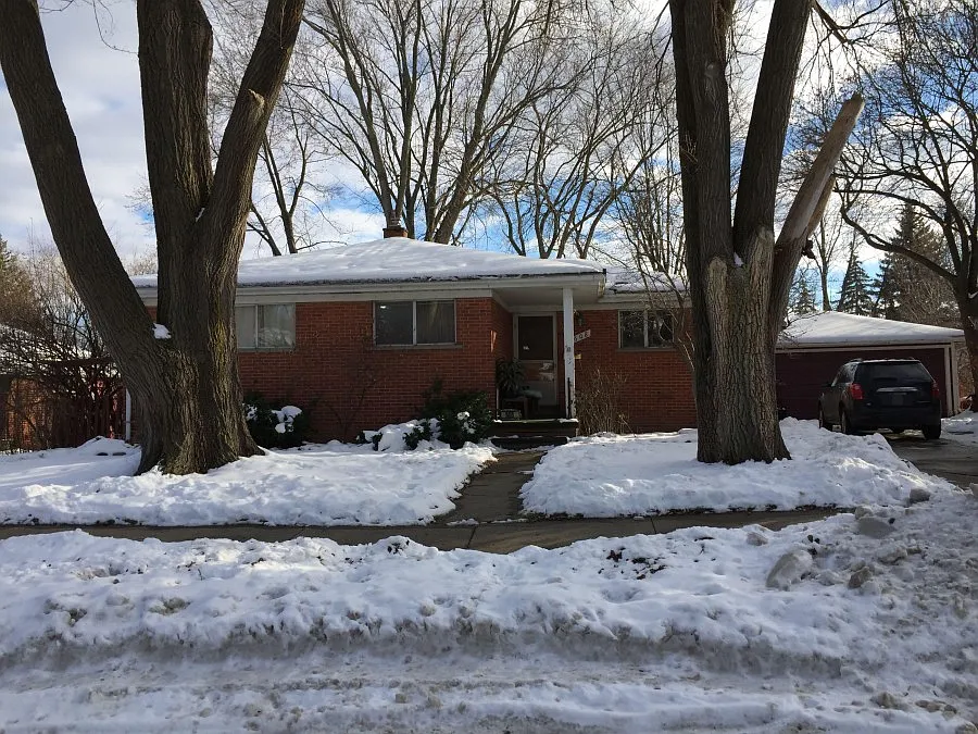 608 Carbeck Dr photo 1