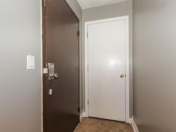 4th image of 7215 Creekview Dr APT 4
