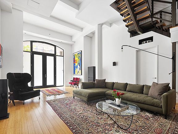 2nd image of 415 Greenwich St #Thd