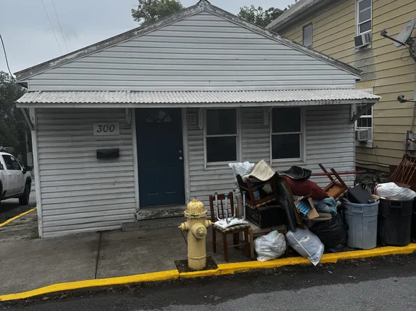 300 N High St, Martinsburg, WV 25404